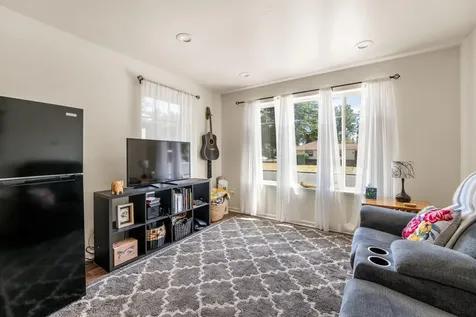 606 NE Dean Drive Grants Pass OR 97526