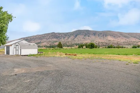 9452 Matney Way Klamath Falls OR 97603