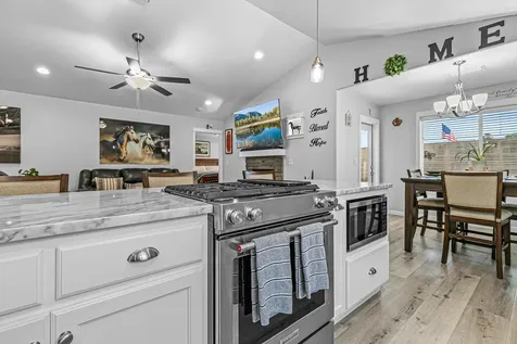 301 Reanna Way Medford OR 97501