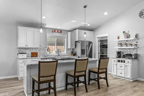 301 Reanna Way Medford OR 97501
