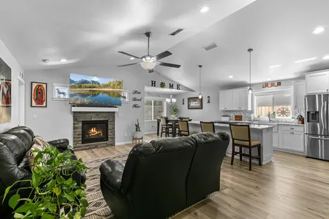 301 Reanna Way Medford OR 97501