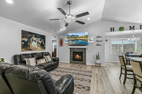 301 Reanna Way Medford OR 97501