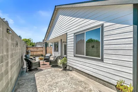 301 Reanna Way Medford OR 97501