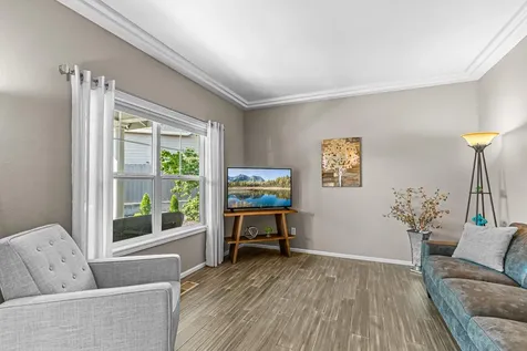 1620 Pacific Lane Phoenix OR 97535