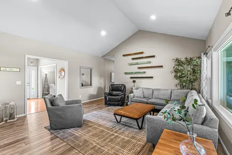 1620 Pacific Lane Phoenix OR 97535