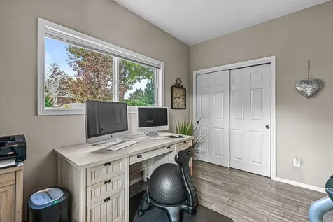 1620 Pacific Lane Phoenix OR 97535