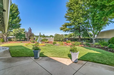 1620 Pacific Lane Phoenix OR 97535