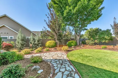 1620 Pacific Lane Phoenix OR 97535