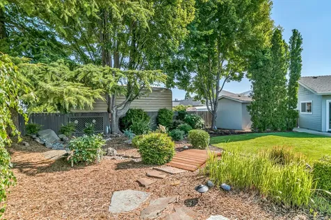1620 Pacific Lane Phoenix OR 97535