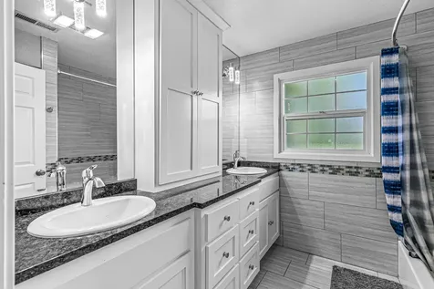 2631 Delta Waters Road Medford OR 97504