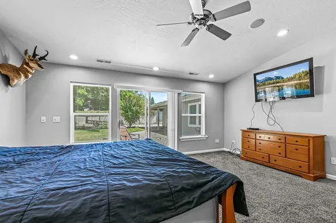2631 Delta Waters Road Medford OR 97504
