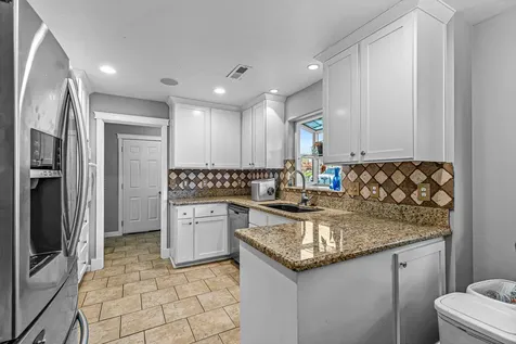 2631 Delta Waters Road Medford OR 97504