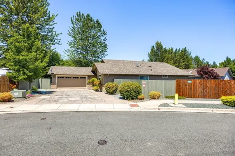 1542 SW Yucca Drive Grants Pass OR 97527