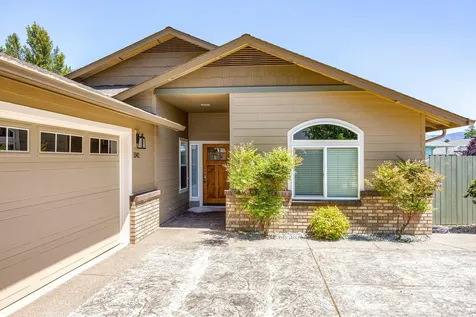 1542 SW Yucca Drive Grants Pass OR 97527