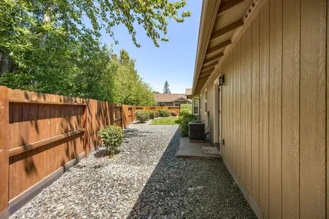 1542 SW Yucca Drive Grants Pass OR 97527