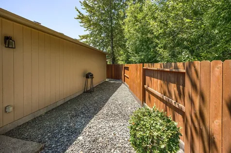 1542 SW Yucca Drive Grants Pass OR 97527