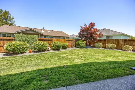 1542 SW Yucca Drive Grants Pass OR 97527