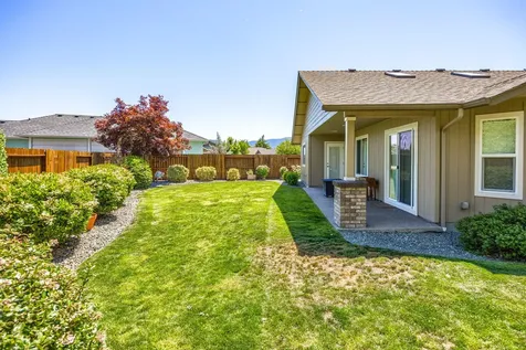 1542 SW Yucca Drive Grants Pass OR 97527