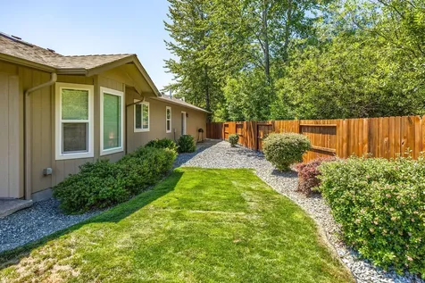 1542 SW Yucca Drive Grants Pass OR 97527