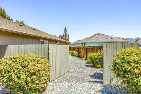 1542 SW Yucca Drive Grants Pass OR 97527