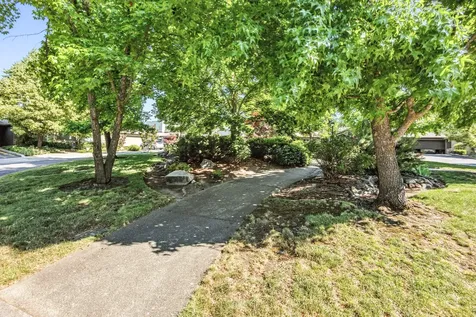 2130 Birchwood Lane Ashland OR 97520