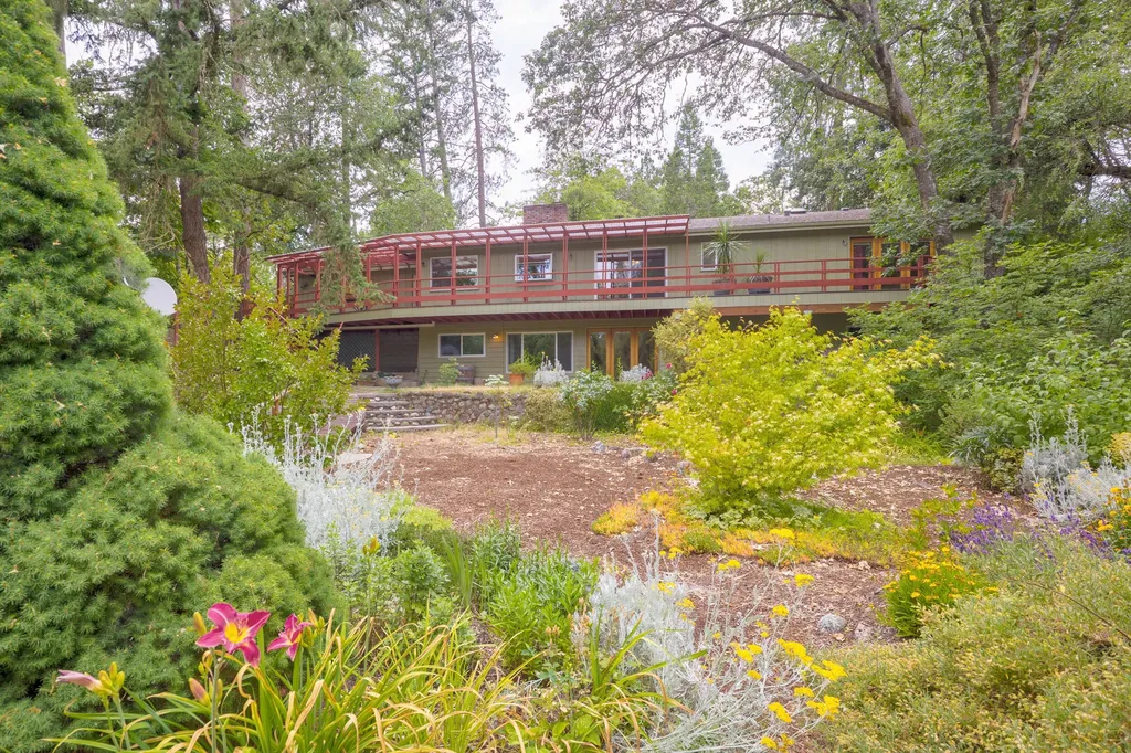 1031 NW Prospect Avenue Grants Pass OR 97526