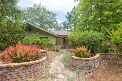 1031 NW Prospect Avenue Grants Pass OR 97526
