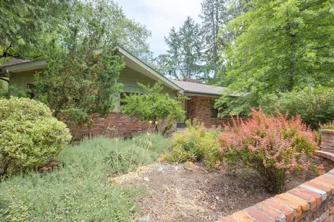 1031 NW Prospect Avenue Grants Pass OR 97526