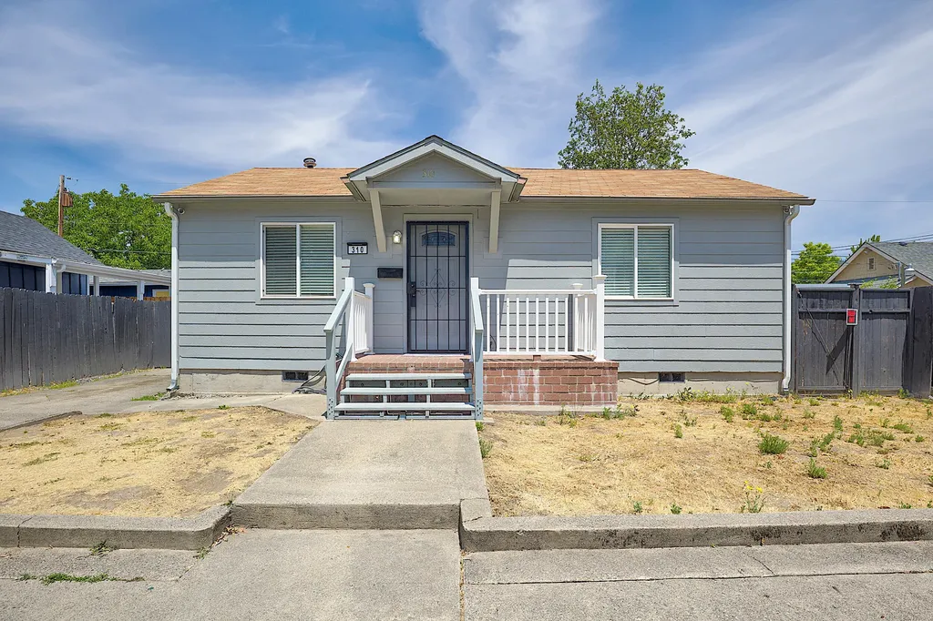 310 SW J Street Grants Pass OR 97526