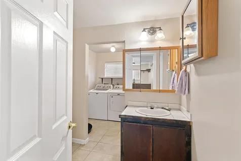 310 SW J Street Grants Pass OR 97526
