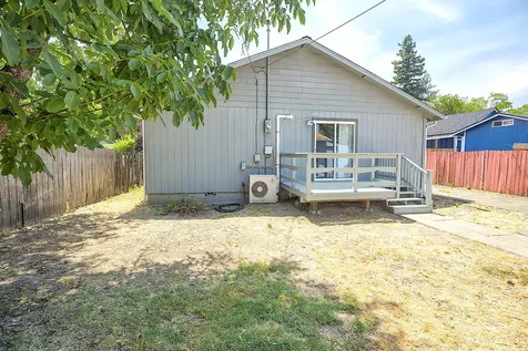 310 SW J Street Grants Pass OR 97526