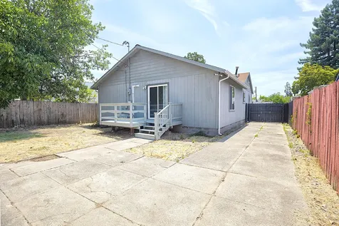 310 SW J Street Grants Pass OR 97526