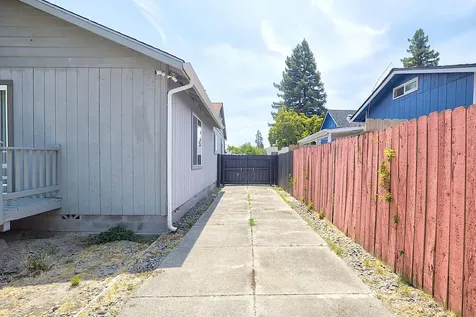 310 SW J Street Grants Pass OR 97526