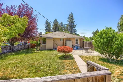 422 SE M Street Grants Pass OR 97526