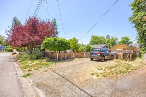 422 SE M Street Grants Pass OR 97526