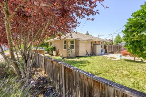 422 SE M Street Grants Pass OR 97526