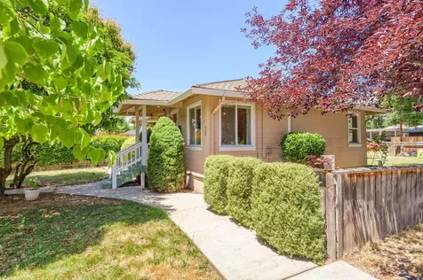 422 SE M Street Grants Pass OR 97526