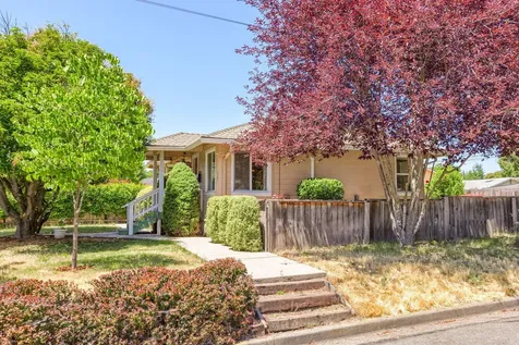422 SE M Street Grants Pass OR 97526