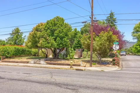 422 SE M Street Grants Pass OR 97526