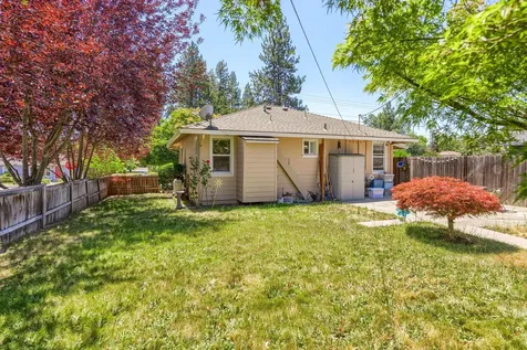 422 SE M Street Grants Pass OR 97526