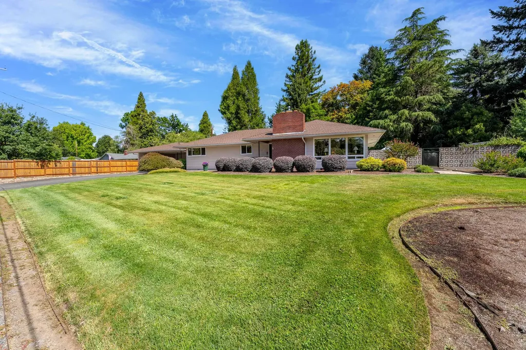1430 SE Rogue Drive Grants Pass OR 97526