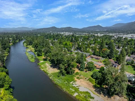 1430 SE Rogue Drive Grants Pass OR 97526