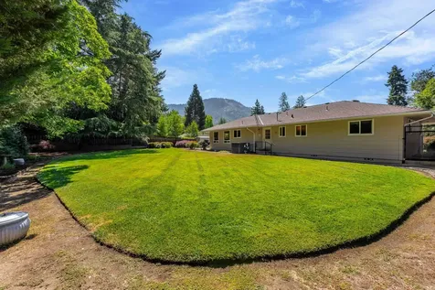 1430 SE Rogue Drive Grants Pass OR 97526