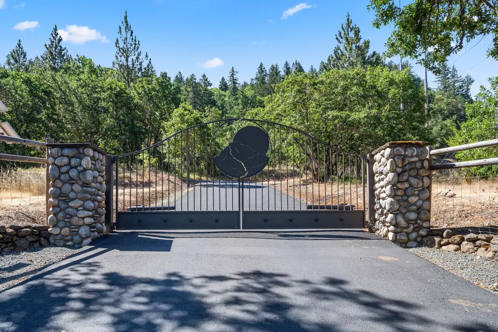 3039 Pearce Park Road Grants Pass OR 97526