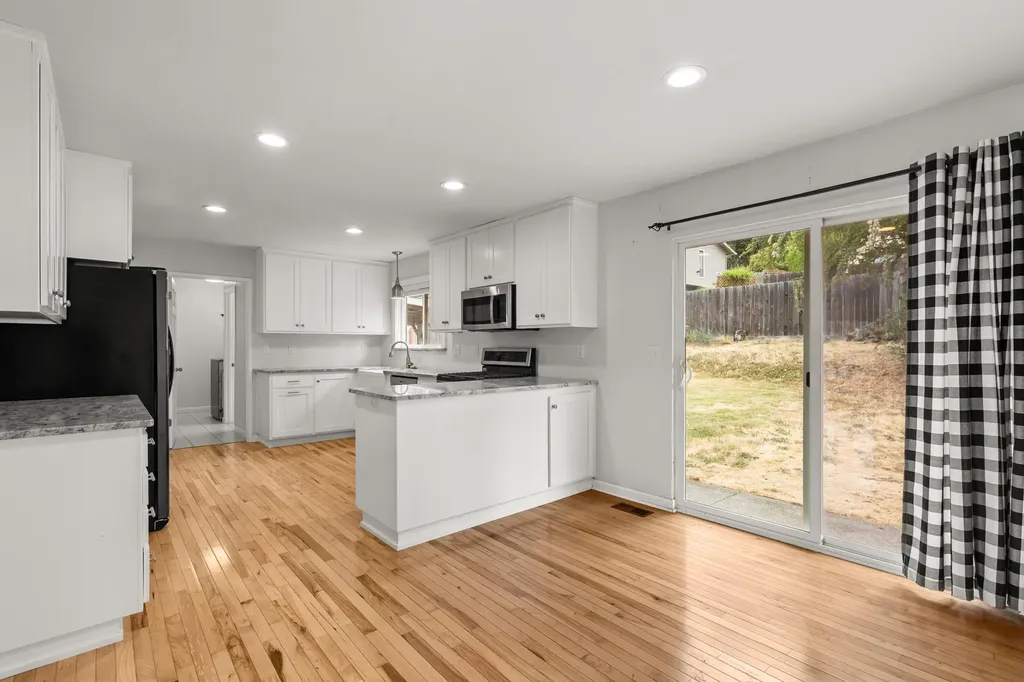 1332 NW Highland Avenue Grants Pass OR 97526