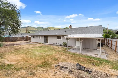 1332 NW Highland Avenue Grants Pass OR 97526