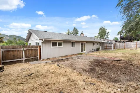 1332 NW Highland Avenue Grants Pass OR 97526
