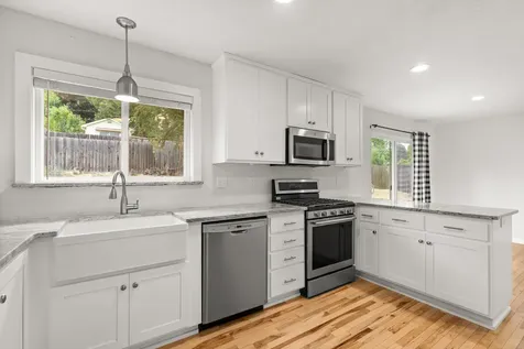 1332 NW Highland Avenue Grants Pass OR 97526
