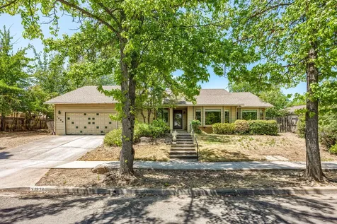 1236 La Loma Drive Medford OR 97504