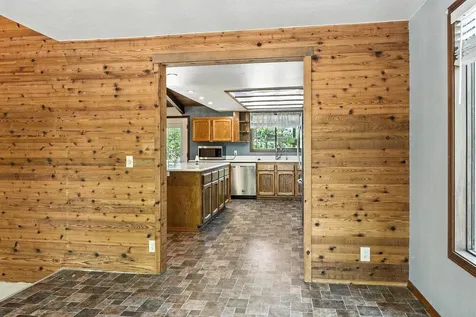 1236 La Loma Drive Medford OR 97504